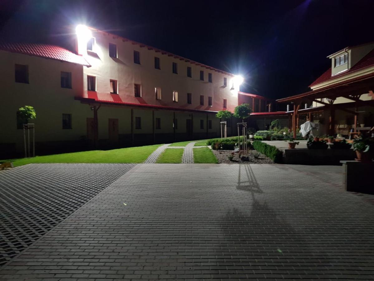 DusnikyBendovsky Dvur住宿加早餐旅馆 外观 照片